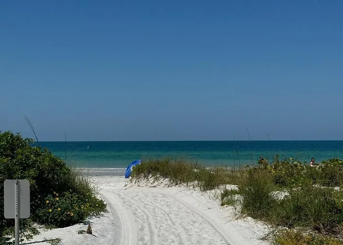 Apartment Retreat In Redington Shores Clearwater Beach