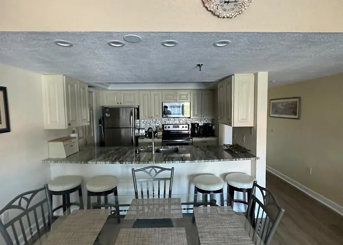 Apartment Retreat In Redington Shores