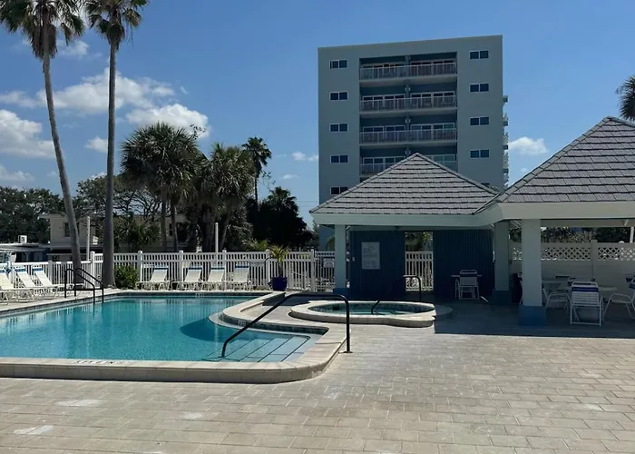 Apartment Retreat In Redington Shores