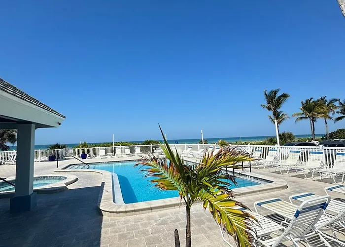 Apartment Retreat In Redington Shores